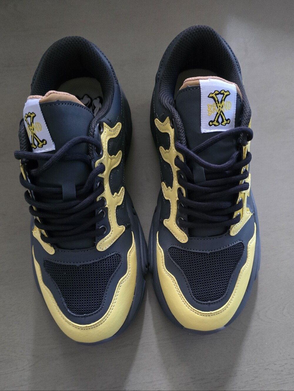 Men's Black Sneakers with Yellow Accents — Low-Top Athletic Style